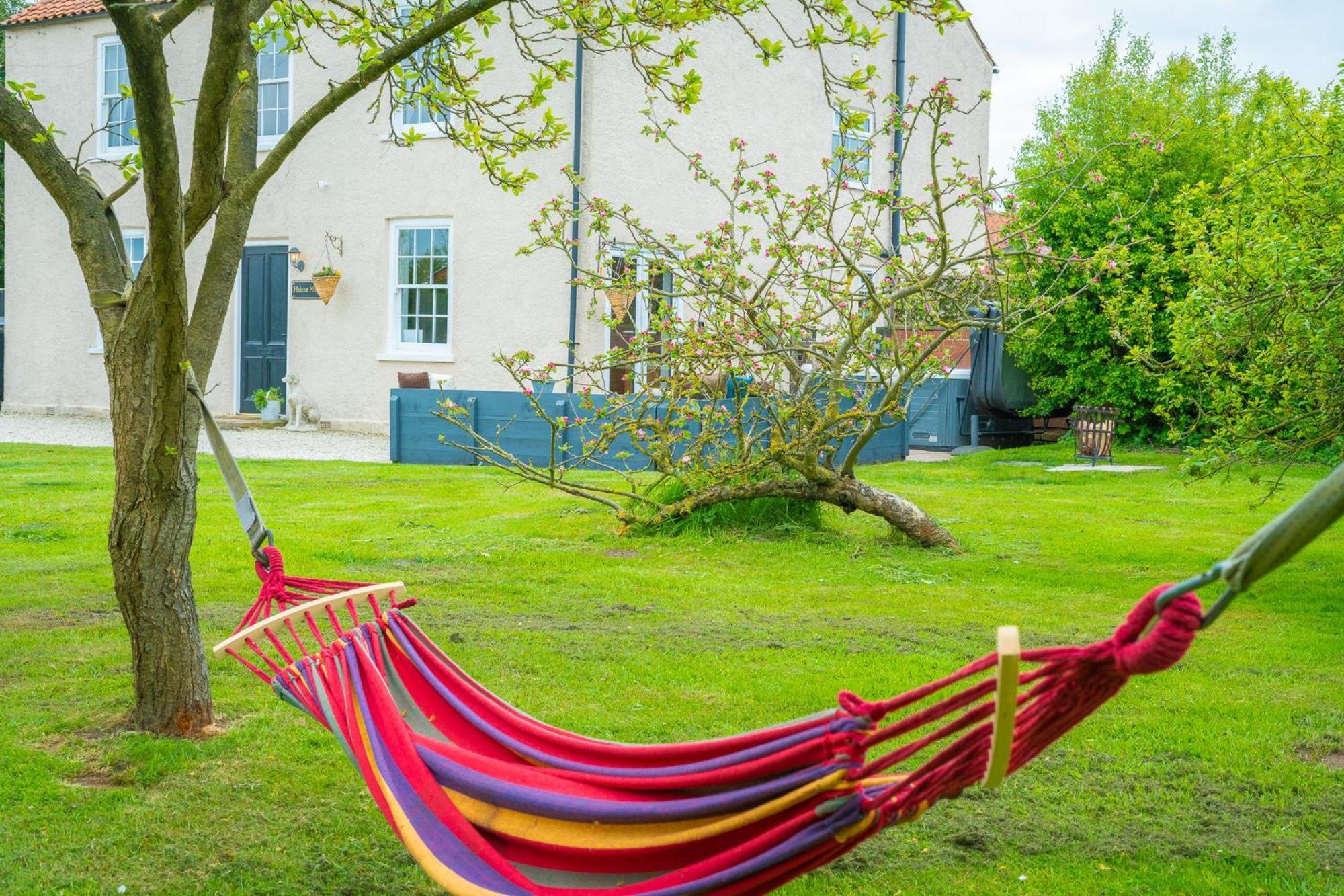 Hideout Manor - Jekyll & Hideout Villa York Bagian luar foto